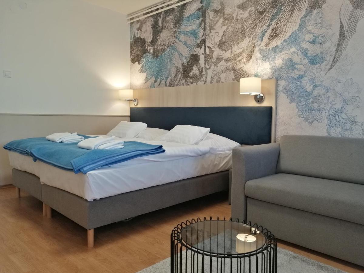Hoforras Hotel Дьюла Экстерьер фото
