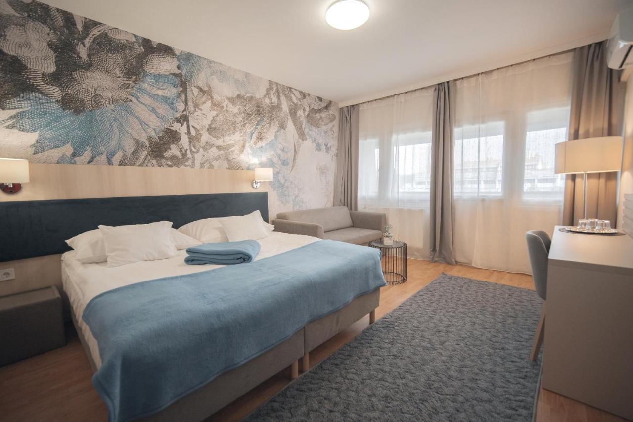 Hoforras Hotel Дьюла Экстерьер фото