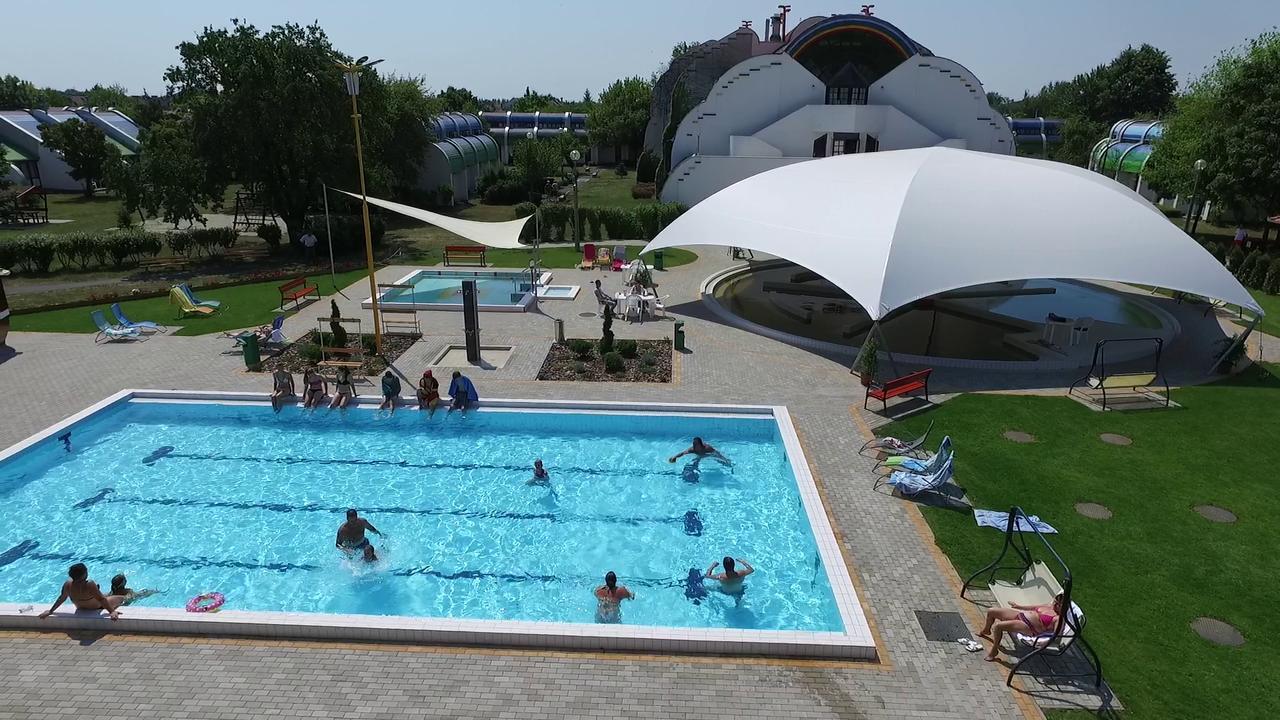 Hoforras Hotel Дьюла Экстерьер фото